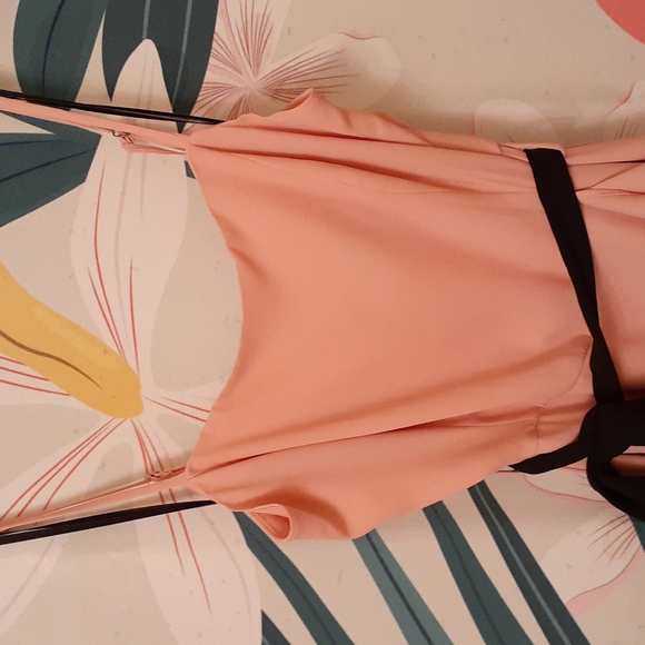 Ladies dress - Picture 2 of 6